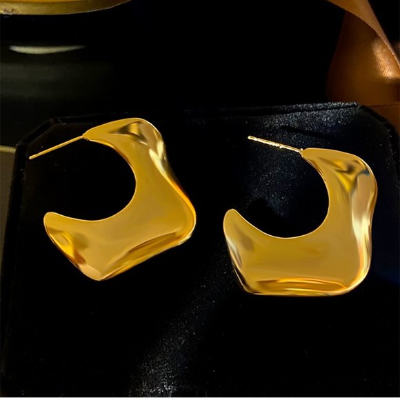 Fashion Irregular Metal Wave Earrings Gold and Silver - Picture 3 of 11